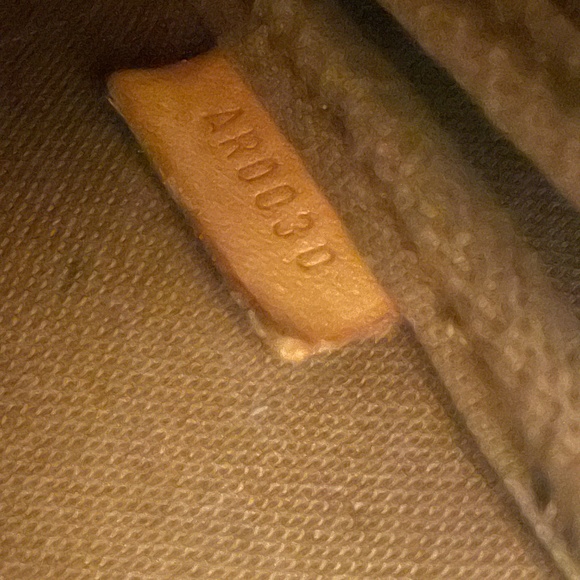 AUTHENTIC Louis Vuitton Monogram POCHETTE Bag - Picture 10 of 16